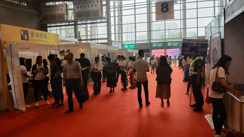 画册设计效果图：如何打造视觉冲击力与品牌形象的完美融合
